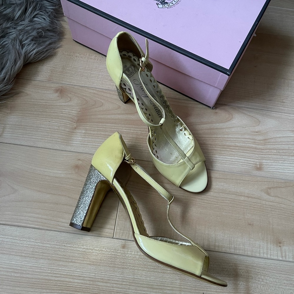 Glamorous Juicy Couture open toe pumps